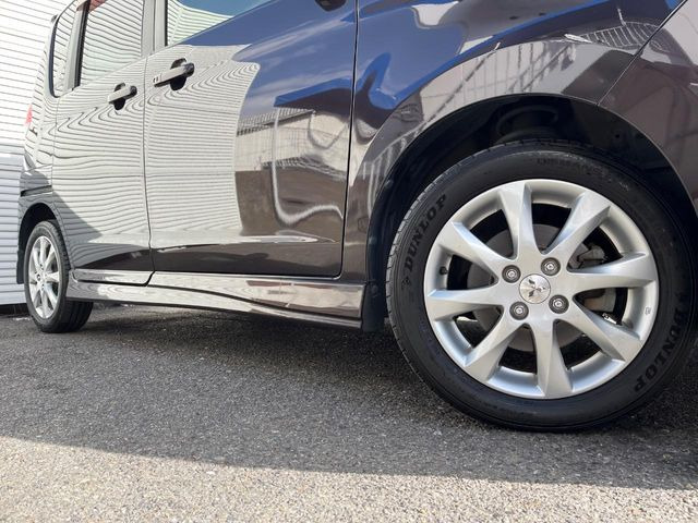 �y����15�C���`�A���~�z�C�[���z�O�ςɃ}�b�`���������A���~�z�C�[���𑕒����Ă���܂��B�e��ЊO�A���~�z�C�[����A�X�^�b�h���X�^�C�����戵�����Ă���܂��B���񂲑��k����������