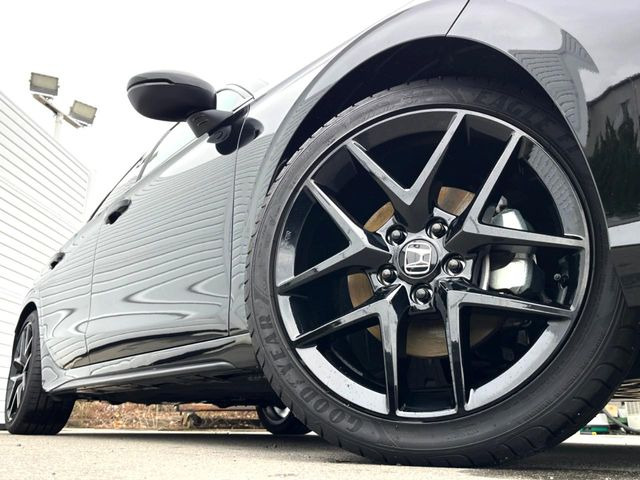 �y����18�C���`�A���~�z�C�[���z�O�ςɃ}�b�`���������A���~�z�C�[���𑕒����Ă���܂��B�e��ЊO�A���~�z�C�[����A�X�^�b�h���X�^�C�����戵�����Ă���܂��B���񂲑��k����������