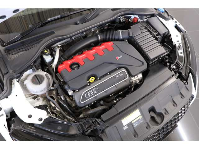 2.5L ����5�C��DOHC�^�[�{�A400ps/48.9kgm�A�S��&times;�S��&times;�S��mm 4190&times;1830&times;1350mm�A1560kg