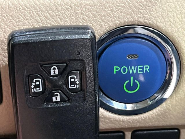 �y�X�}�[�g�L�[�z�J�o����|�P�b�g�ɓ��ꂽ�܂܂ł��h�A�̎{���E�������\�ȃX�}�[�g�L�[�𑕔��B�G���W���̃I���E�I�t�����J�M�����o���K�v����������Ƃ��Ă��֗��ł���