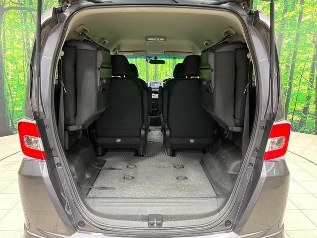 ���i�̂���������ʋ΁A���}���ɏ\���ȉ׎��X�y�[�X���m�ۂ��Ă���܂��B�Z�J���h�V�[�g��|���ƁA�傫�ȉו��̐ύڂ��\�ł���