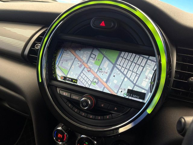 �������i�r:��̊��̂���i�r�́A����������ԓ������o���Ă���܂��B�I�[�f�B�I�@�\���[�����Ă���܂��̂ŁA�^�]�����y���߂܂���