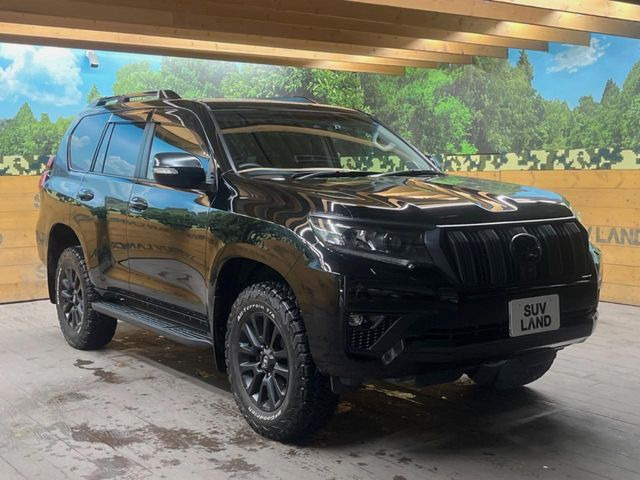 高透明度のガラス皮膜で撥水はもちろん、上質なツヤ・光沢を実現。紫外線や酸性雨から大切な愛車を保護し、色あせ・劣化を防止。「弾スプラッシュコート」、「弾プリミッサコート」からお選びいただけます。