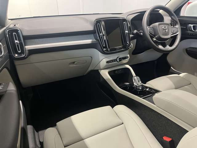 XC40ウルトラ B4 AWD 4WD