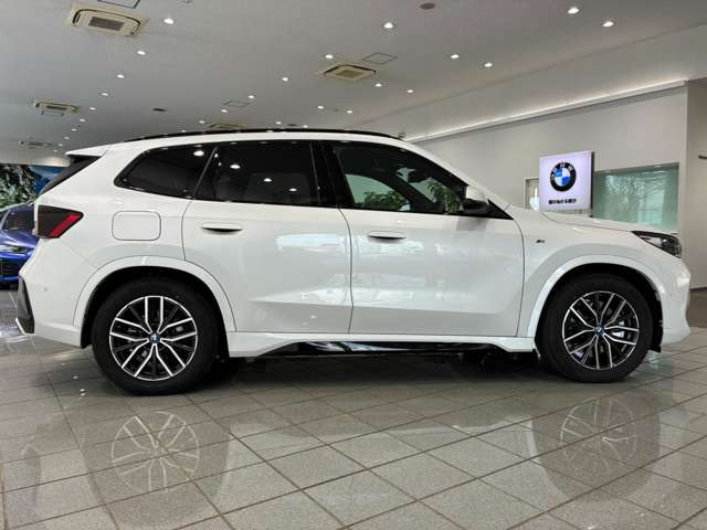 iX1xドライブ30 Mスポーツ 4WD