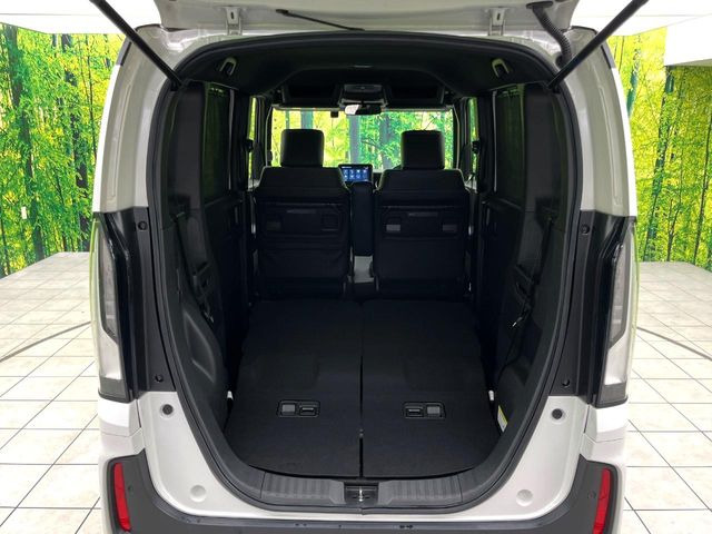 ���i�̂���������ʋ΁A���}���ɏ\���ȉ׎��X�y�[�X���m�ۂ��Ă���܂��B�Z�J���h�V�[�g��|���ƁA�傫�ȉו��̐ύڂ��\�ł���