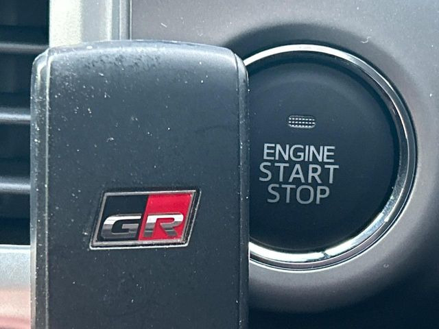 �y�X�}�[�g�L�[�z�J�o����|�P�b�g�ɓ��ꂽ�܂܂ł��h�A�̎{���E�������\�ȃX�}�[�g�L�[�𑕔��B�G���W���̃I���E�I�t�����J�M�����o���K�v����������Ƃ��Ă��֗��ł���