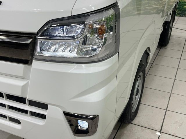 �yLED�w�b�h���C�g�z���V����ԑ��s�����ǍD�Ȏ��E���m�ۂ����S���ĉ^�]�ł��鍂�P�xLED�w�b�h���C�g�𑕔�!�_�����x�������A����d�͂��}�����Ă��܂��B