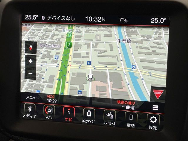 �������i�r:��̊��̂���i�r�́A����������ԓ������o���Ă���܂��BBluetooth�Đ��ȂǃI�[�f�B�I�@�\���[�����Ă���܂��̂ŁA�^�]�����y���߂܂���