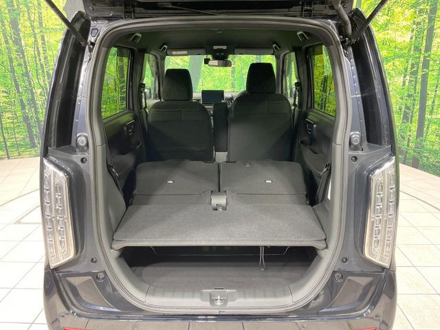 ���i�̂���������ʋ΁A���}���ɏ\���ȉ׎��X�y�[�X���m�ۂ��Ă���܂��B�Z�J���h�V�[�g��|���ƁA�傫�ȉו��̐ύڂ��\�ł���