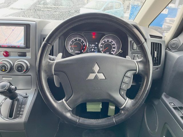 �y�����v�����X�e�A�����O�z�㎿�Ȋv���g�p���邱�ƂŁA��ɂ����������݂ƂĂ��^�]���₷���n���h���ł���