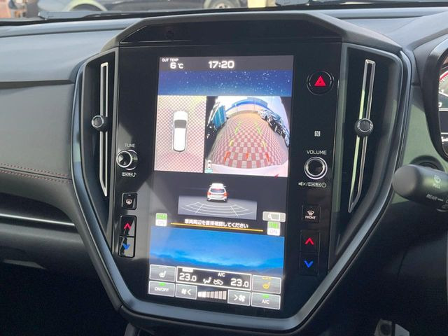 �y�f�W�^���}���`�r���[���j�^�[�z�Ԃ̃t�����g��T�C�h�̃J�����摜�𓯎��Ƀ��j�^�[�\�����邱�ƂŁA���H�⋷�����𑖍s���ł����͂̏󋵊m�F���ł����S!�{�iSUV�ɂ��ꂵ�������ł���