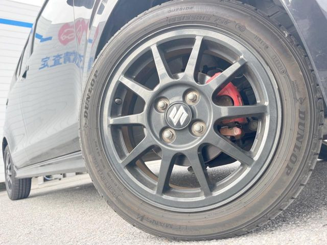 �y����15�C���`�A���~�z�C�[���z�O�ςɃ}�b�`���������A���~�z�C�[���𑕒����Ă���܂��B�e��ЊO�A���~�z�C�[����A�X�^�b�h���X�^�C�����戵�����Ă���܂��B���񂲑��k����������