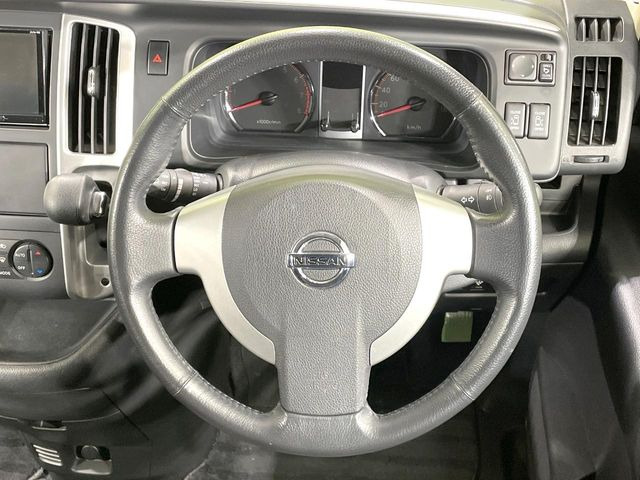 �y�����v�����X�e�A�����O�z�㎿�Ȋv���g�p���邱�ƂŁA��ɂ����������݂ƂĂ��^�]���₷���n���h���ł���