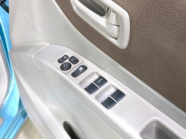 �y�d���i�[�~���[�z�T�C�h�~���[�͓d���i�[���ƂȂ��Ă���A�������ԏ�ł��L�Y�������X�N��}�����܂��B