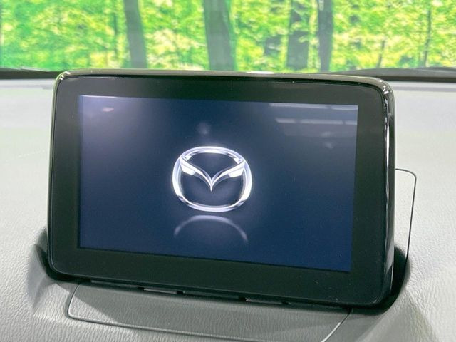 �y�}�c�_�R�l�N�g�i�r�z�ԓ��̕��͋C�Ƀ}�b�`������̌^�^�C�v�̃i�r�B�e����q�ݒ��Bluetooth�Đ����A�l�X�ȋ@�\���y���߂܂��B�����I�ȃ_�C�������삪�\�ŁA�g��������ǍD�ł��B