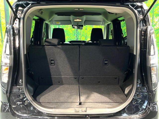 ���i�̂���������ʋ΁A���}���ɏ\���ȉ׎��X�y�[�X���m�ۂ��Ă���܂��B�Z�J���h�V�[�g��|���ƁA�傫�ȉו��̐ύڂ��\�ł���