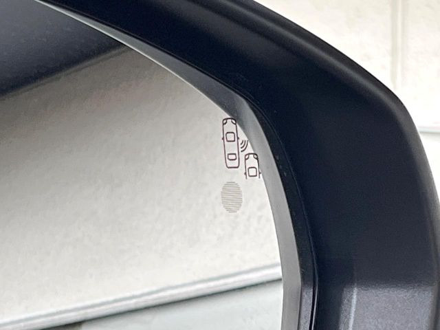 ���u���C���h�A�V�X�g�Z���T�[:���p����̎Ԃ����m���A�h���C�o�[���Ԑ��ύX���s���ۂɁA�x�����Ƌ��ɒ��ӂ𑣂��Ă������S�x���@�\�ł�!