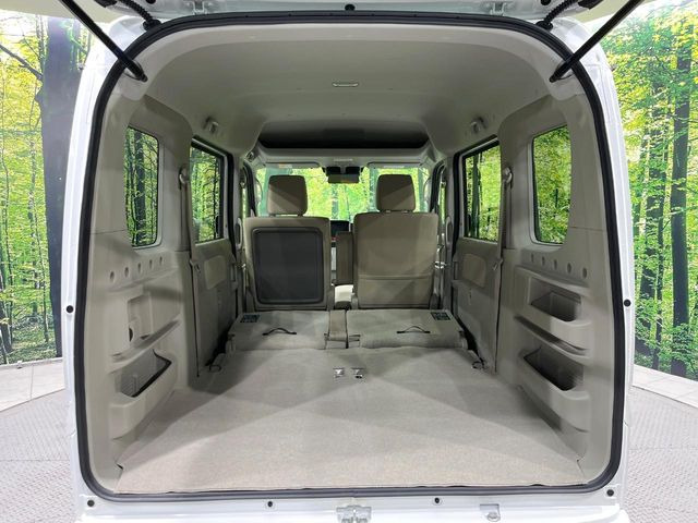 ���i�̂���������ʋ΁A���}���ɏ\���ȉ׎��X�y�[�X���m�ۂ��Ă���܂��B�Z�J���h�V�[�g��|���ƁA�傫�ȉו��̐ύڂ��\�ł���