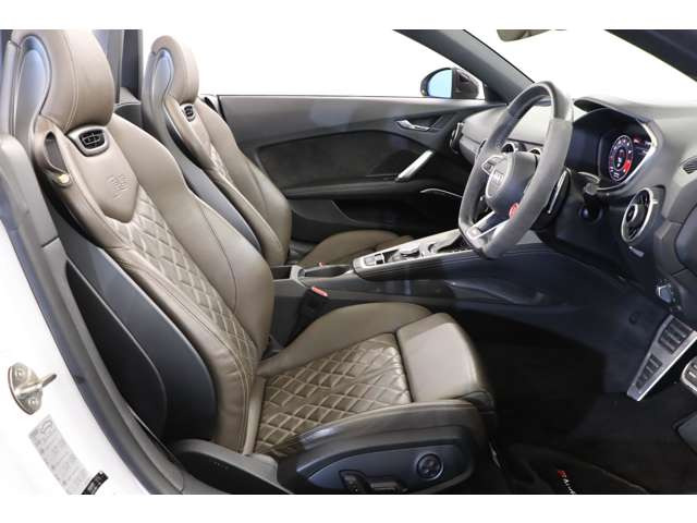 �A�E�f�B�Ȃ�ł͂̒���5�C���G���W�����N���g���V�X�e���ł��y���݂���������A���ʑ䐔�̏��Ȃ��󏭂Ȉ��ł��B