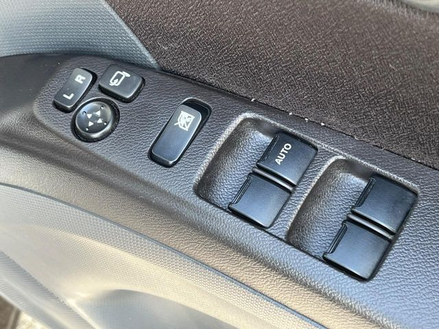 �y�d���i�[�~���[�z�T�C�h�~���[�͓d���i�[���ƂȂ��Ă���A�������ԏ�ł��L�Y�������X�N��}�����܂��B