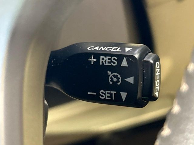 �y�N���[�Y�R���g���[���z�������H�����N���N���s�B�A�N�Z���𗣂��Ă���葬�x�ő��s���ł��A�������^�]���̕��S���y��!�����E�������ȒP�ȃX�C�b�`����Œ����ł��܂��B