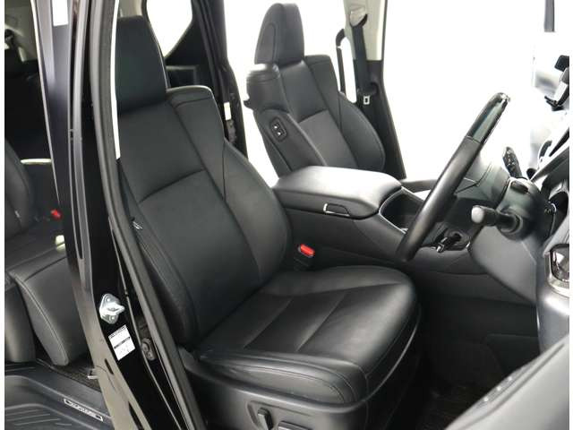 (電動シート)運転席8ウェイパワーシート!シートメモリー機能付き!上級グレードならではの贅沢装備で人気装備となります。