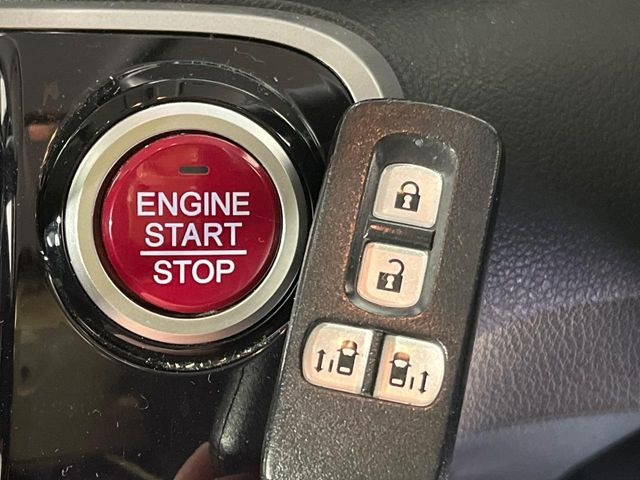 �yHonda�X�}�[�g�L�[�z�J�o����|�P�b�g�ɓ��ꂽ�܂܂ł��h�A�̎{���E�������\�ȃX�}�[�g�L�[�𑕔��B�G���W���̃I���E�I�t�����J�M�����o���K�v����������Ƃ��Ă��֗��ł���