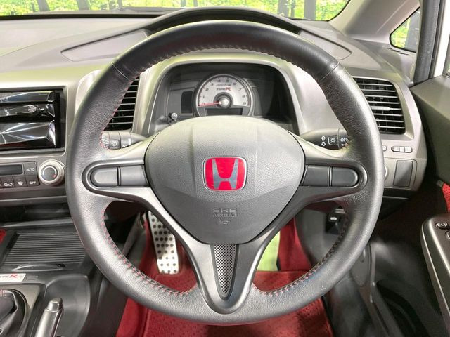 �y�����v�����X�e�A�����O�z�㎿�Ȋv���g�p���邱�ƂŁA��ɂ����������݂ƂĂ��^�]���₷���n���h���ł���