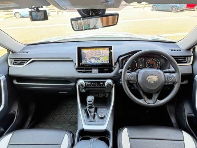 バディ2.5 ハイブリッド ST E-Four 4WD