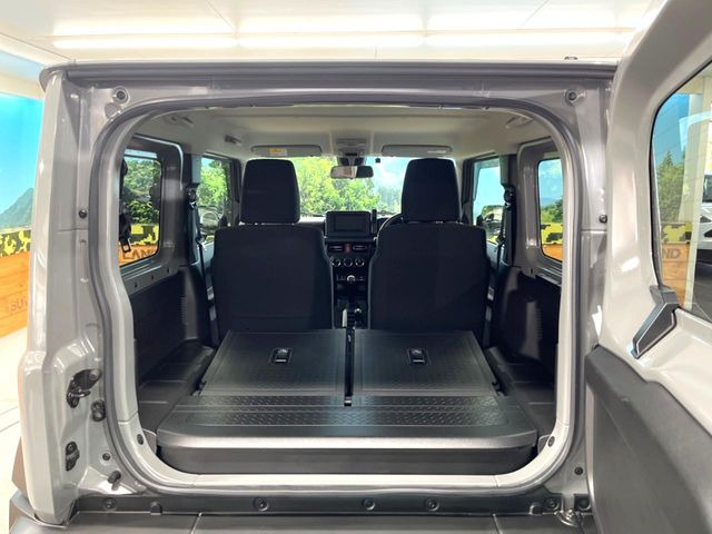 ���i�̂���������ʋ΁A���}���ɏ\���ȉ׎��X�y�[�X���m�ۂ��Ă���܂��B�Z�J���h�V�[�g��|���ƁA�傫�ȉו��̐ύڂ��\�ł���