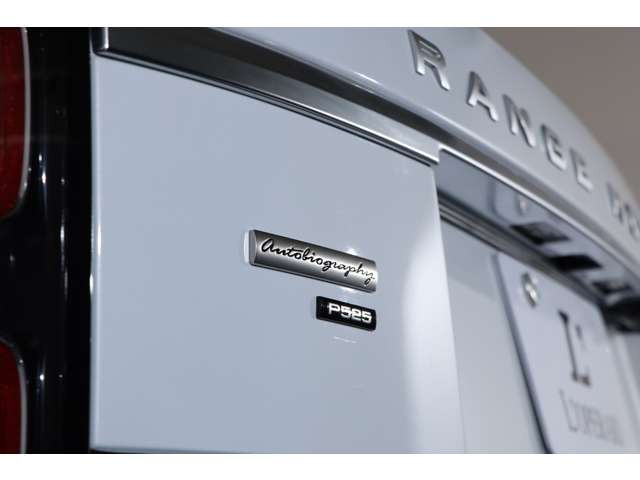 �I�[�g�o�C�I�O���t�B�̏؂̃o�b�W�A525�n�͂̏؂̃o�b�W�����Ă���܂��BV8 5.0L�X�[�p�[�`���[�W���[�͓����̍ŏ�ʃO���[�h�ł��B