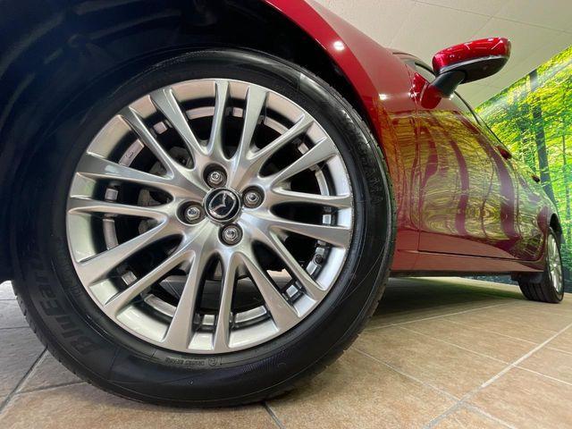 �y����16�C���`�A���~�z�C�[���z�O�ςɃ}�b�`���������A���~�z�C�[���𑕒����Ă���܂��B�e��ЊO�A���~�z�C�[����A�X�^�b�h���X�^�C�����戵�����Ă���܂��B���񂲑��k����������