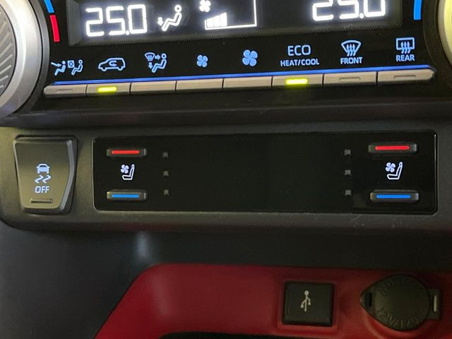 【シートヒーター】寒い日に重宝するシートヒーター!エアコンより早く温まってくれるので寒がりの人も安心ですね♪エアコンの温風は乾燥するから苦手、という方にもをおすすめです。