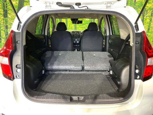 ���i�̂���������ʋ΁A���}���ɏ\���ȉ׎��X�y�[�X���m�ۂ��Ă���܂��B�Z�J���h�V�[�g��|���ƁA�傫�ȉו��̐ύڂ��\�ł���