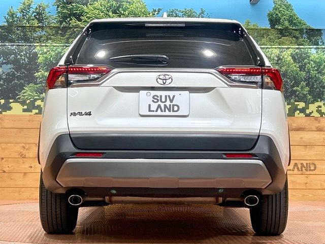 安心の最長10年・走行無制限保証(有償)をご用意。保証内容も充実はもちろん、無料点検&オイル交換や、年中無休の全国・24時間ロードサービスも付帯されておりますのでご安心下さい。