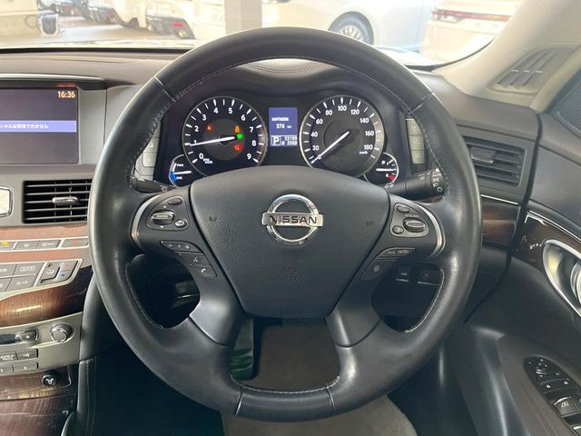 �y�����v�����X�e�A�����O�z�㎿�Ȋv���g�p���邱�ƂŁA��ɂ����������݂ƂĂ��^�]���₷���n���h���ł���