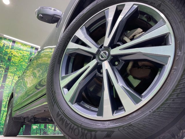 �y����18�C���`�A���~�z�C�[���z�O�ςɃ}�b�`���������A���~�z�C�[���𑕒����Ă���܂��B�e��ЊO�A���~�z�C�[����A�X�^�b�h���X�^�C�����戵�����Ă���܂��B���񂲑��k����������