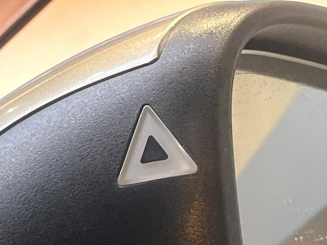 ���u���C���h�A�V�X�g�Z���T�[:���p����̎Ԃ����m���A�h���C�o�[���Ԑ��ύX���s���ۂɁA�x�����Ƌ��ɒ��ӂ𑣂��Ă������S�x���@�\�ł�!