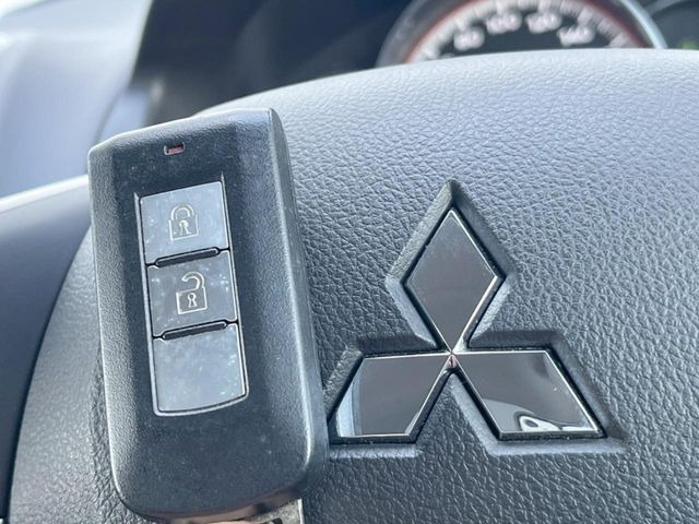 �y�I�y���[�V�����L�[�z�J�o����|�P�b�g�ɓ��ꂽ�܂܂ł��h�A�̎{���E�������\�ȃX�}�[�g�L�[�𑕔��B�G���W���̃I���E�I�t�����J�M�����o���K�v����������Ƃ��Ă��֗��ł���