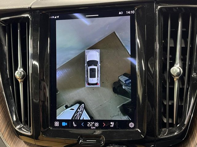 ���p�m���~�b�N�r���[���j�^�[:��p�̃J�����ɂ��A�ォ�猩���낵���悤�Ȏ��_��360�x�N���}�̎��͂��m�F���邱�Ƃ��ł��܂������p�������m�F���₷���A�����ꏊ�ł̐؂�Ԃ��⒓�Ԃ��X���[�Y�ɍs���܂��B