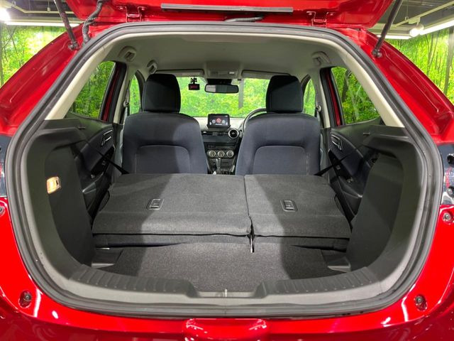 ���i�̂���������ʋ΁A���}���ɏ\���ȉ׎��X�y�[�X���m�ۂ��Ă���܂��B�Z�J���h�V�[�g��|���ƁA�傫�ȉו��̐ύڂ��\�ł���