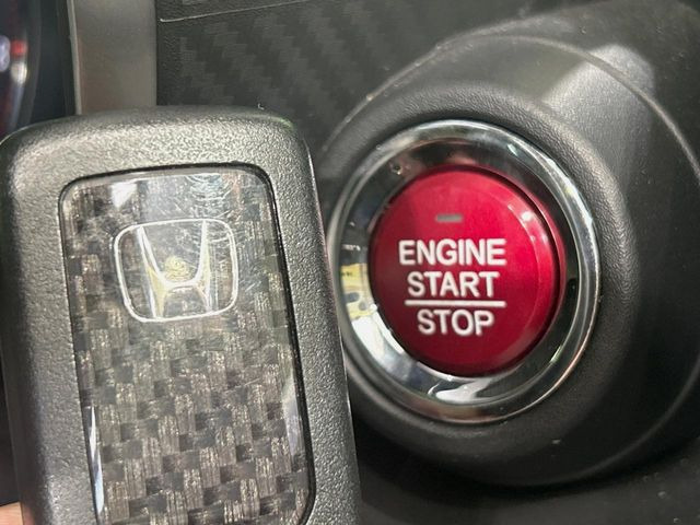 �yHonda�X�}�[�g�L�[�z�J�o����|�P�b�g�ɓ��ꂽ�܂܂ł��h�A�̎{���E�������\�ȃX�}�[�g�L�[�𑕔��B�G���W���̃I���E�I�t�����J�M�����o���K�v����������Ƃ��Ă��֗��ł���