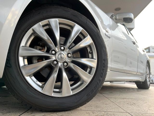 �y���������C���`�A���~�z�C�[���z�O�ςɃ}�b�`���������A���~�z�C�[���𑕒����Ă���܂��B�e��ЊO�A���~�z�C�[����A�X�^�b�h���X�^�C�����戵�����Ă���܂��B���񂲑��k����������