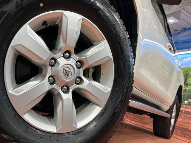 �y����17�C���`�A���~�z�C�[���z�O�ςɃ}�b�`���������A���~�z�C�[���𑕒����Ă���܂��B�e��ЊO�A���~�z�C�[����A�X�^�b�h���X�^�C�����戵�����Ă���܂��B���񂲑��k����������