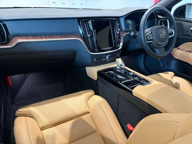 V60ウルトラ T6  AWD プラグインハイブリッド 4WD