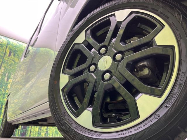 �y�O���[�h��p����15�C���`�A���~�z�C�[���z�f�U�C�����̍��������A���~�z�C�[���𑕒����Ă���܂��B�e��ЊO�A���~�z�C�[����A�X�^�b�h���X�^�C�����戵�����Ă���܂��B���񂲑��k����������