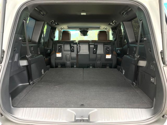 ���i�̂���������ʋ΁A���}���ɏ\���ȉ׎��X�y�[�X���m�ۂ��Ă���܂��B�Z�J���h�V�[�g��|���ƁA�傫�ȉו��̐ύڂ��\�ł���