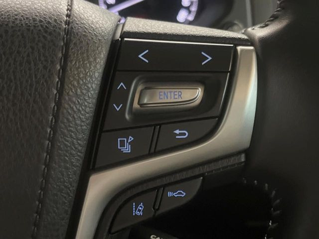 【レーダークルーズコントロール】高速道路での長距離走行が楽に!!自動で速度を保つクルーズコントロールが、衝突軽減システムと連携し、前方の車両を感知して車間を保つように速度調節してくれます!!