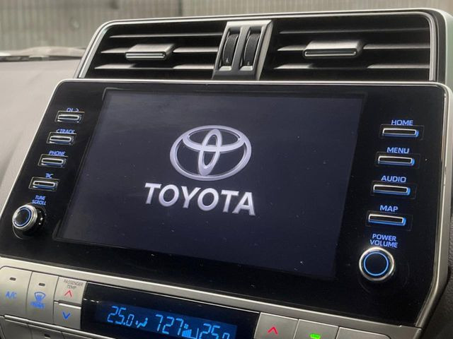 【9インチ ディスプレイオーディオ】大画面ディスプレイへお持ちのスマートフォンと連携して、ナビやbluetoothでの音楽再生が可能です♪デザインはもちろん操作性も良好!別途ナビ機能の取付可能です♪